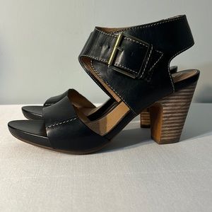 Clark’s Chunky Heel Big Buckle Sandals